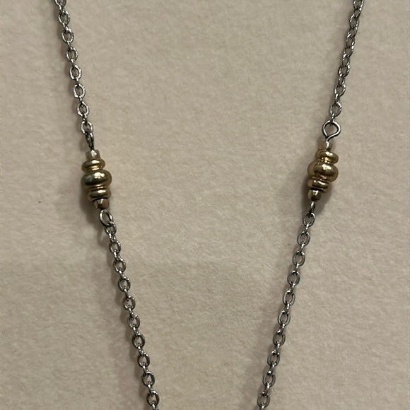 Silver and gold colored circle pendant necklace. Adjustable to 2 lengths. - Picture 3 of 6
